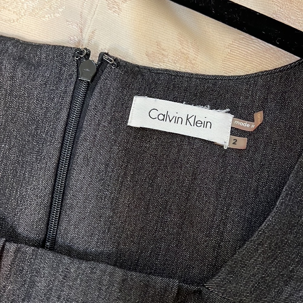 Calvin Klein size 2 - Picture 2 of 3